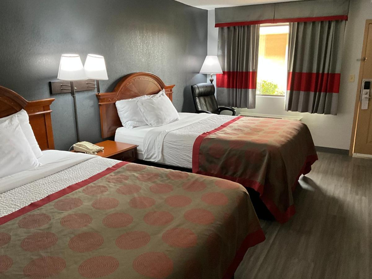 Ramada By Wyndham Macon Hotel Exterior foto