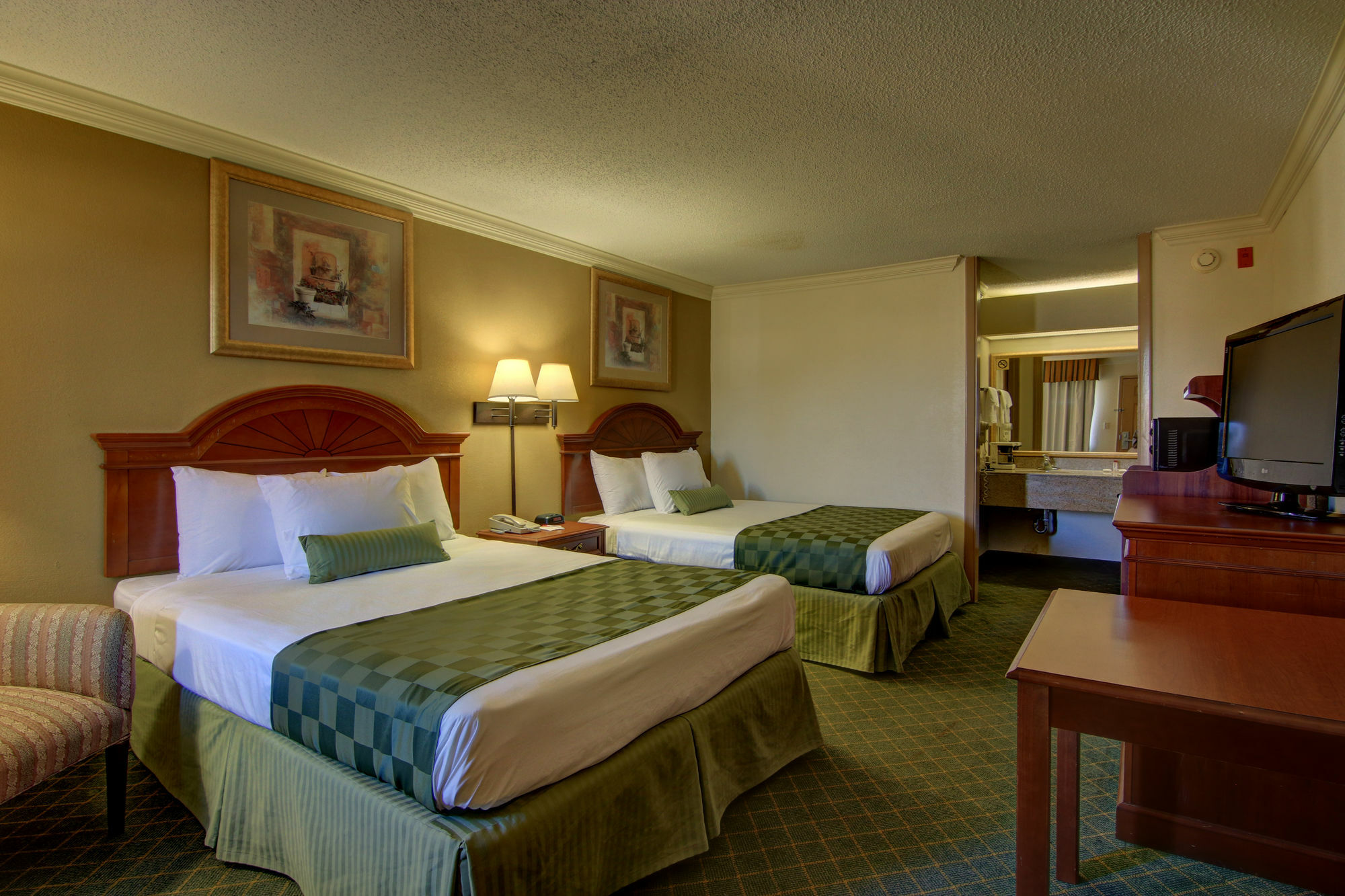 Ramada By Wyndham Macon Hotel Exterior foto