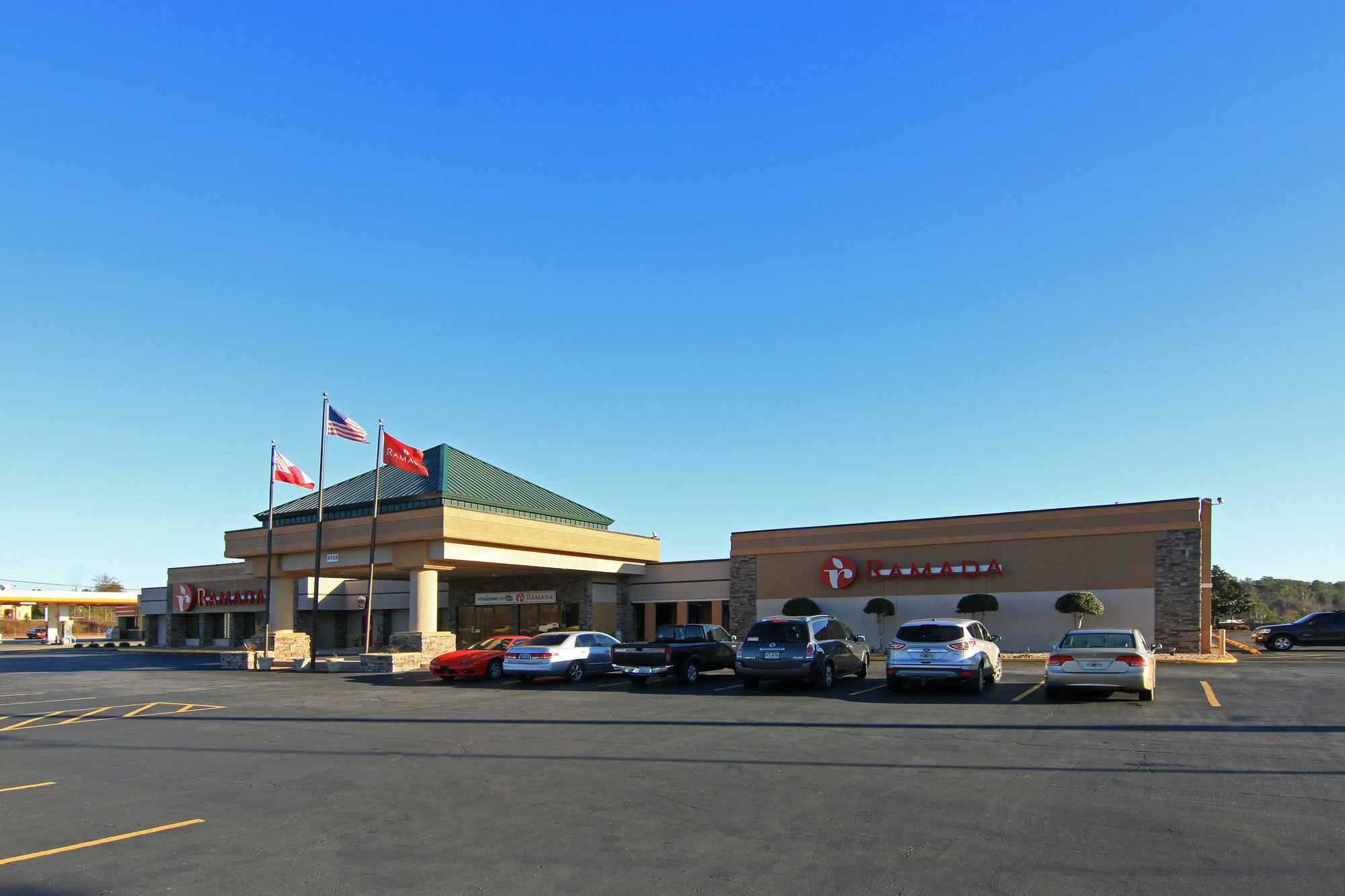 Ramada By Wyndham Macon Hotel Exterior foto